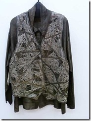 すべて草木染で染めた作品です。ベストとシャツ