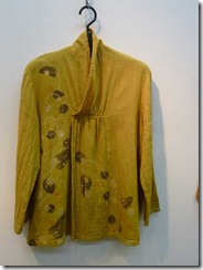 すべて草木染で染めた作品です。