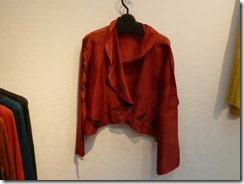 草木染で染めたコットンシルクのボレロ（茜）