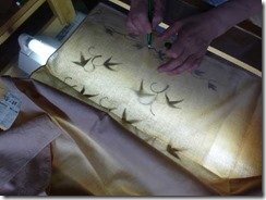 着抜技法、下絵を写して青花ペンで描く