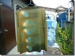 藍染で重ね染めしたTシャツ