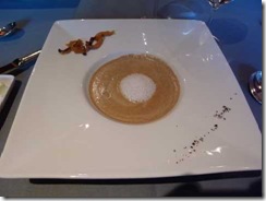 キノコのスープ、カプチーノ仕立て