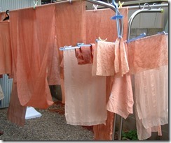 草木染め、桜で染めたストールやハンカチなど