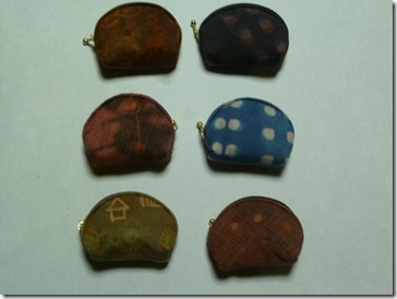 草木染のミニ財布（藍染、茜、メリケンカルカヤ、キバナコスモス、蘇芳など）