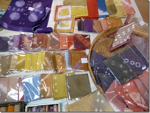 2013年草木染教室作品展ハンカチやブックカバー、コースター