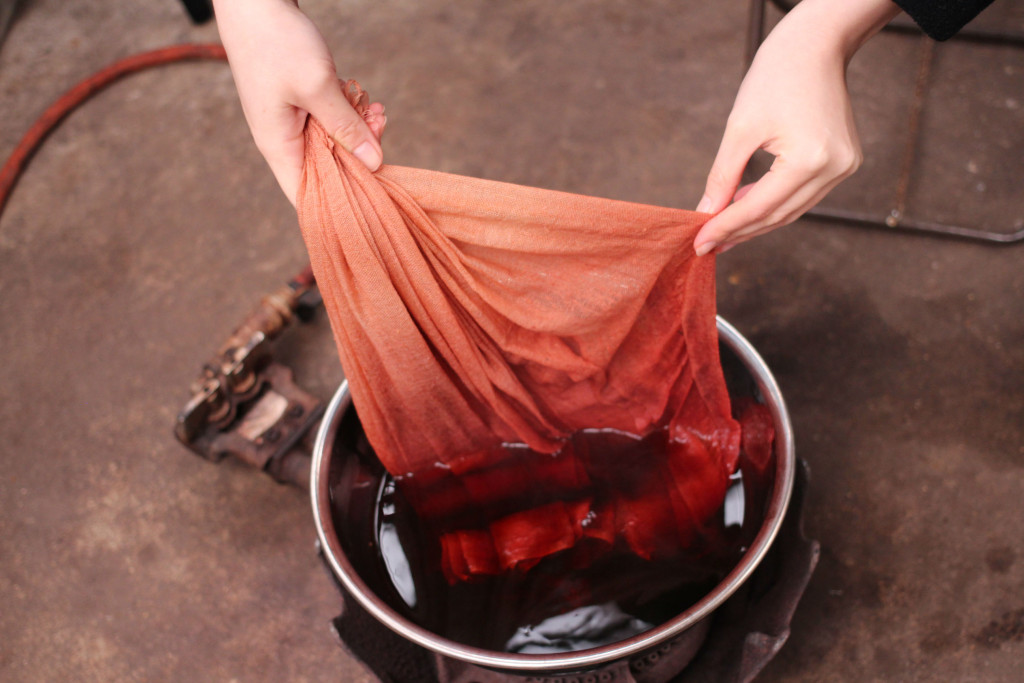 桜のぼかし染めストール