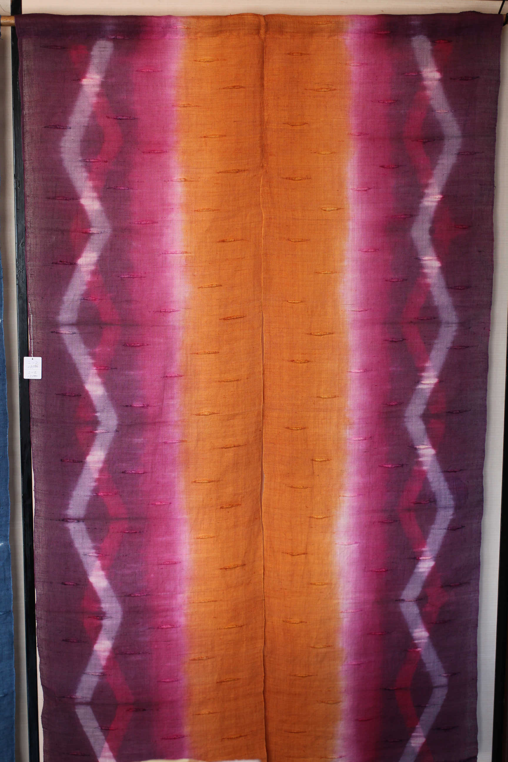 草木染麻のれん(蘇芳、キバナコスモス)