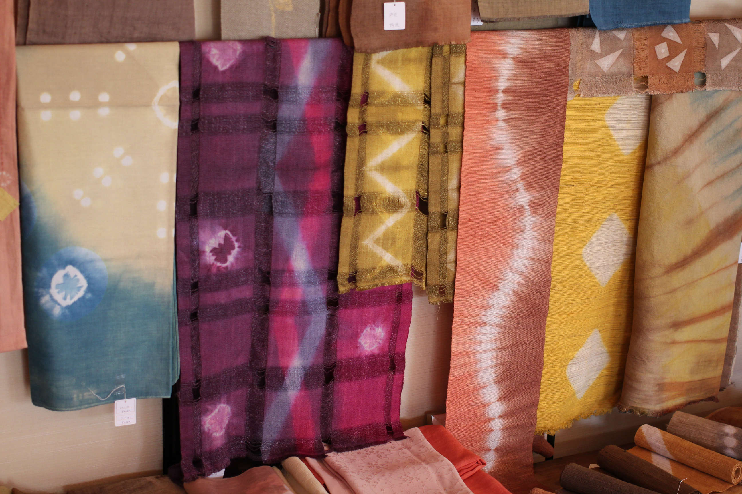 草木染タペストリー、ランナー等