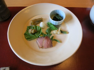 鴨のローストや山菜料理