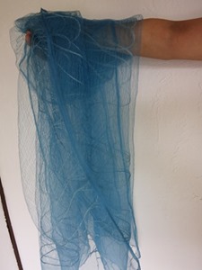 藍の生葉で草木染。変わり織シルクストール