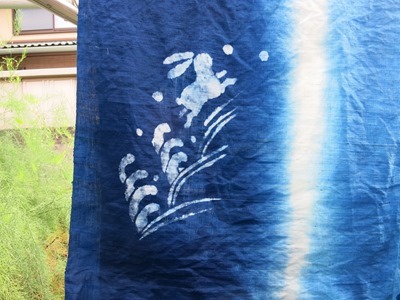 藍染抜染技法。うさぎを描きました