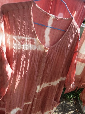 西洋茜で草木染したブラウス