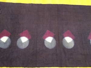 蘇芳の鉄媒染で絞り技法を使った麻の布 蘇芳の鉄媒染で絞り技法を使った麻の布