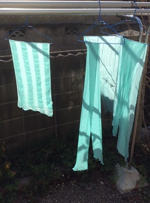 クサギ（臭木）で草木染したシルクストール