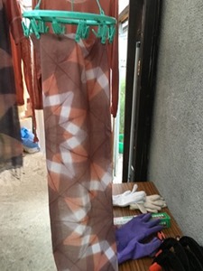 高野槇(コウヤマキ)で草木染した手ぬぐい地 高野槇(コウヤマキ)で草木染した手ぬぐい地