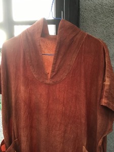 梅で草木染にしたチュニック。ミョウバン媒染