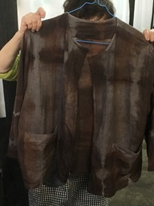 梅で草木染にしたジャケット。絞り技法