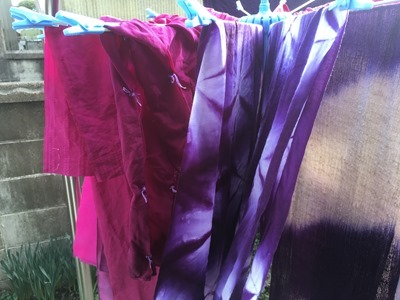 ウメノキゴケで草木染した綿や麻、シルクの作品 ウメノキゴケで草木染した綿や麻、シルクの作品