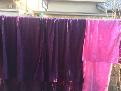 ウメノキゴケで草木染。綿生地とシルク ウメノキゴケで草木染。綿生地とシルク