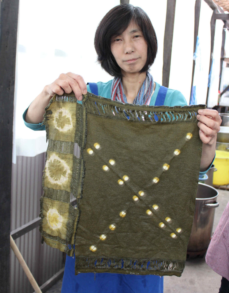 洗濯バサミとビー玉の絞り染め