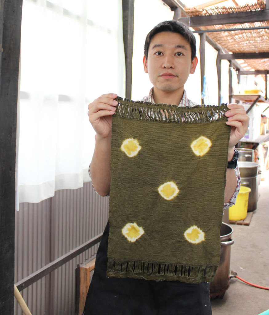 洗濯バサミとビー玉の絞り染め