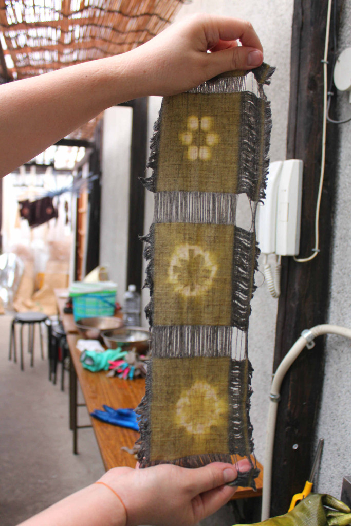 洗濯バサミとビー玉の絞り染め