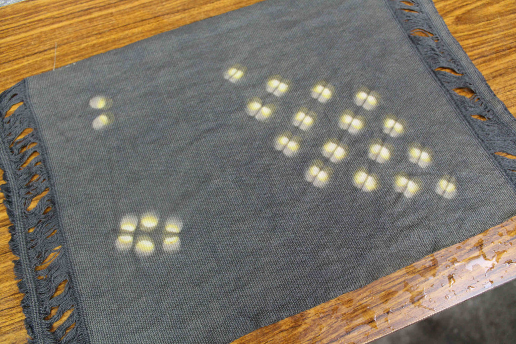 洗濯バサミとビー玉の絞り染め