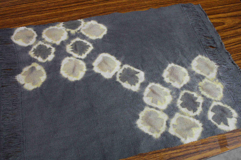 洗濯バサミとビー玉の絞り染め