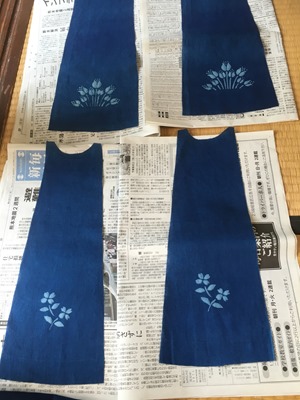 藍染抜染技法のお孫さん用服のパーツ 藍染抜染技法のお孫さん用服のパーツ