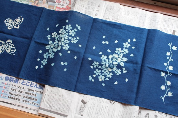 草木染教室で藍抜染技法