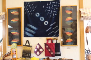 ののはな草木染アカデミー京都高の原支部教室で展示会（森澤麗子先生）