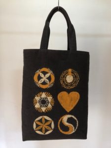 草木染～着抜技法を使って生地に模様を描きトートバッグに仕立て