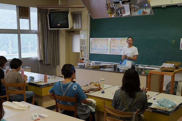 草木染フリースタイル講座の様子